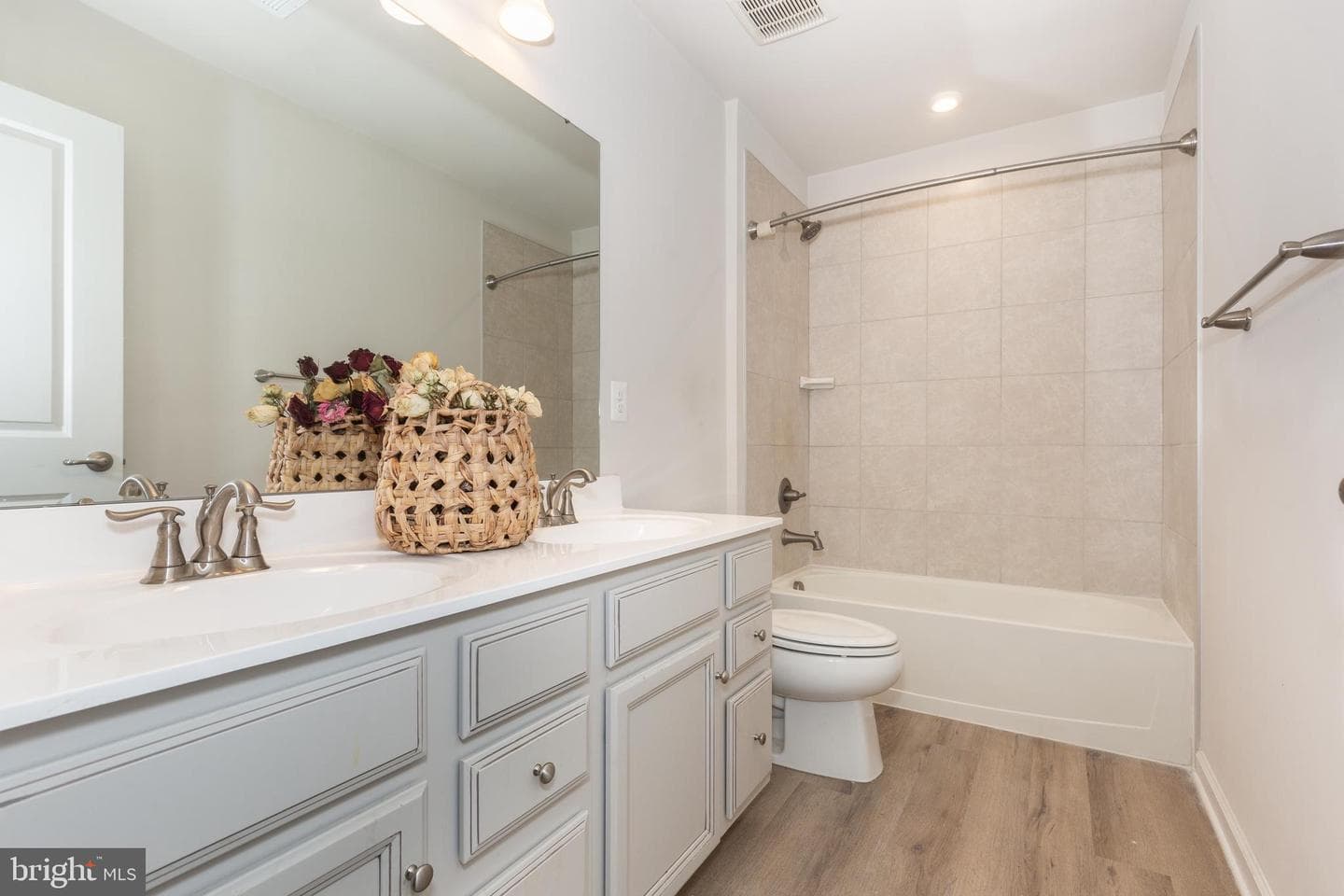 112 Sherman Way photo 40