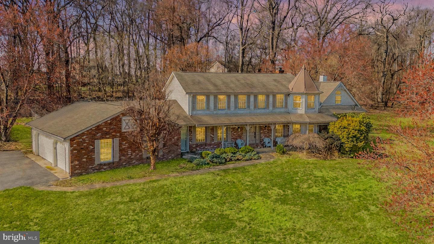 5905 Kim Court photo 4