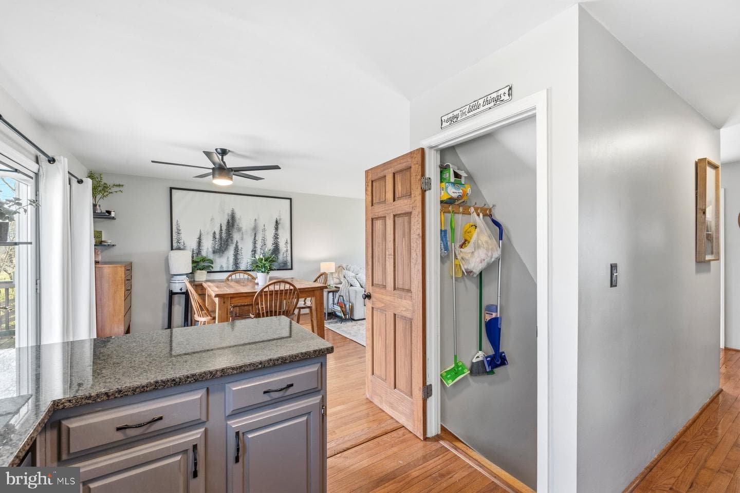 403 E Thomas Street photo 10