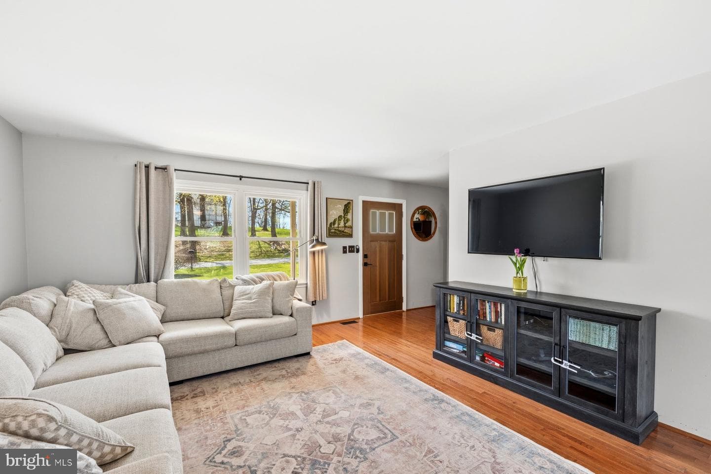 403 E Thomas Street photo 5