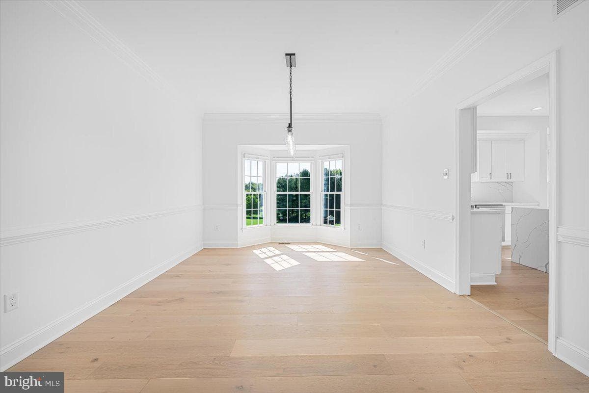6201 Belmont photo 14