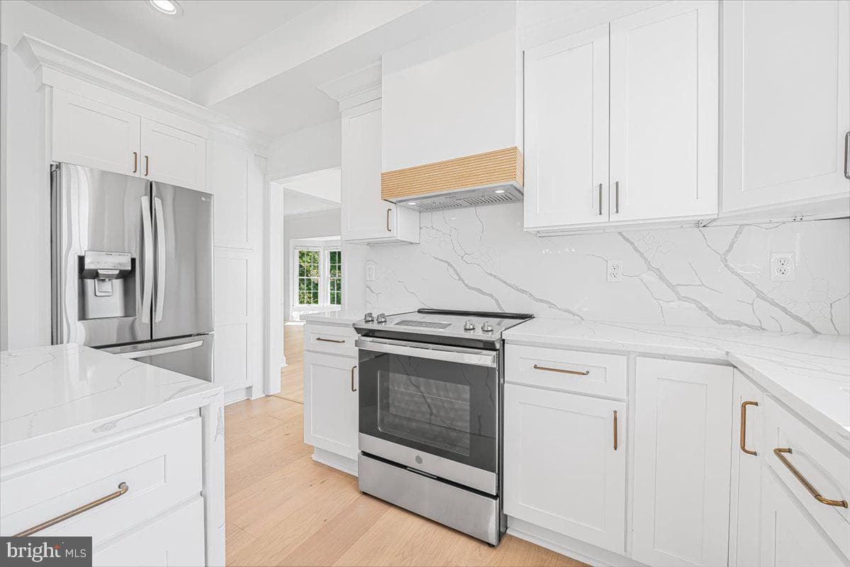 6201 Belmont photo 19