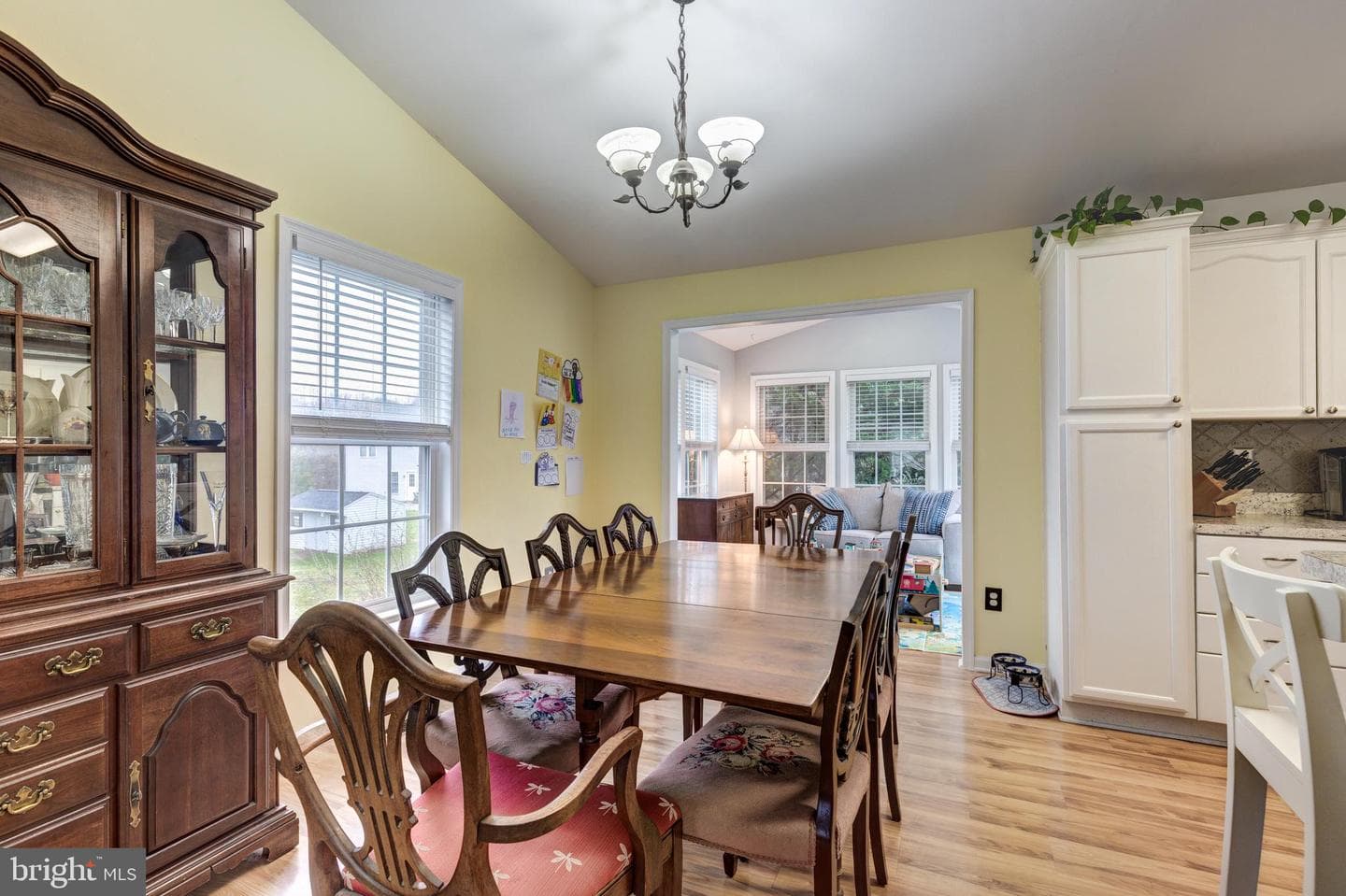314 Huntinghorn Street photo 11