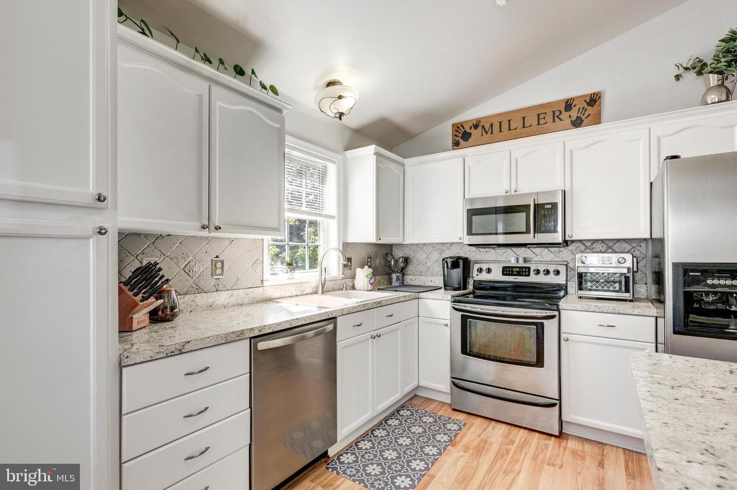 314 Huntinghorn Street photo 18