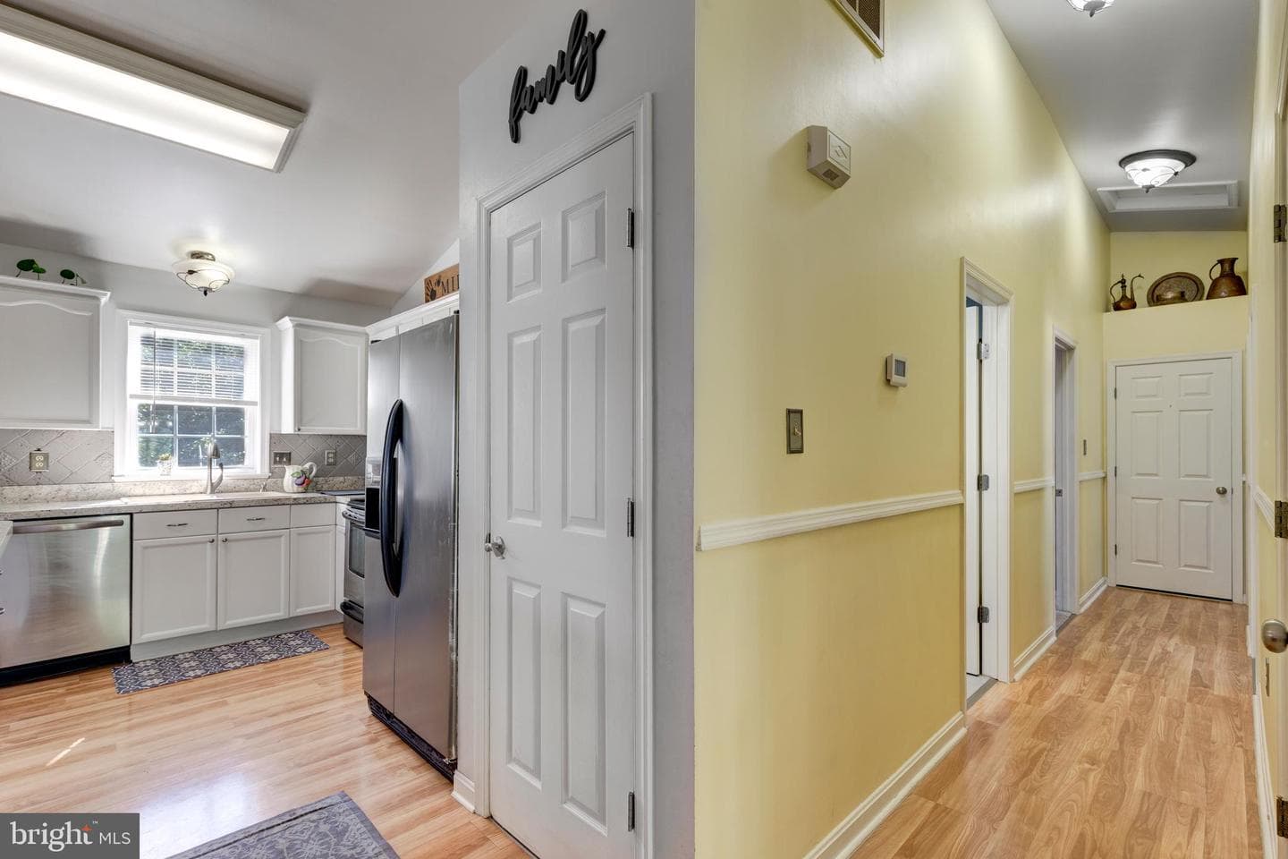 314 Huntinghorn Street photo 21