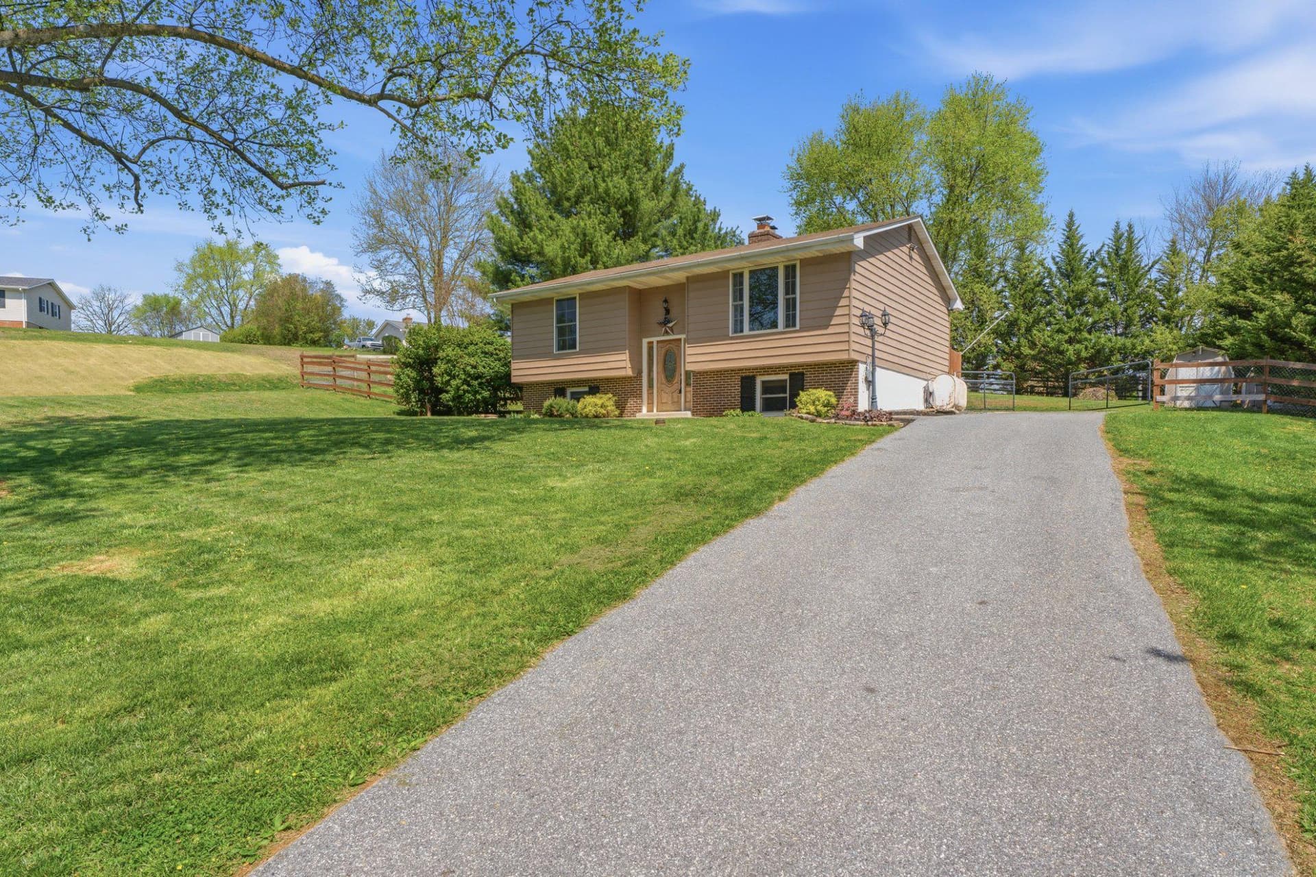 1618 Valley Drive photo 3