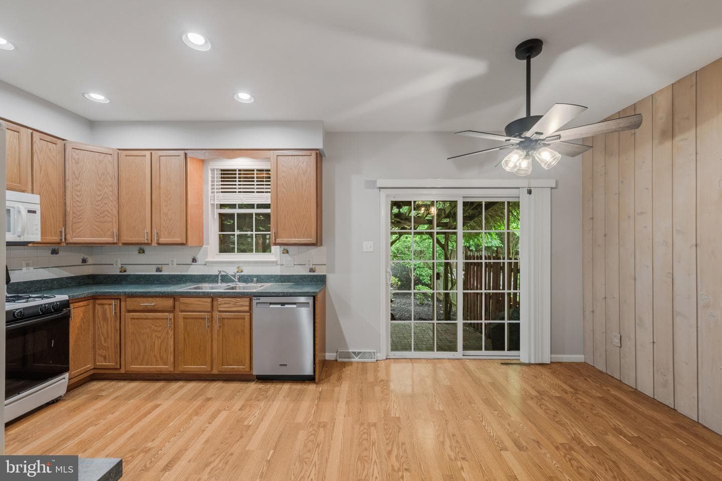 696 Tram Way photo 9