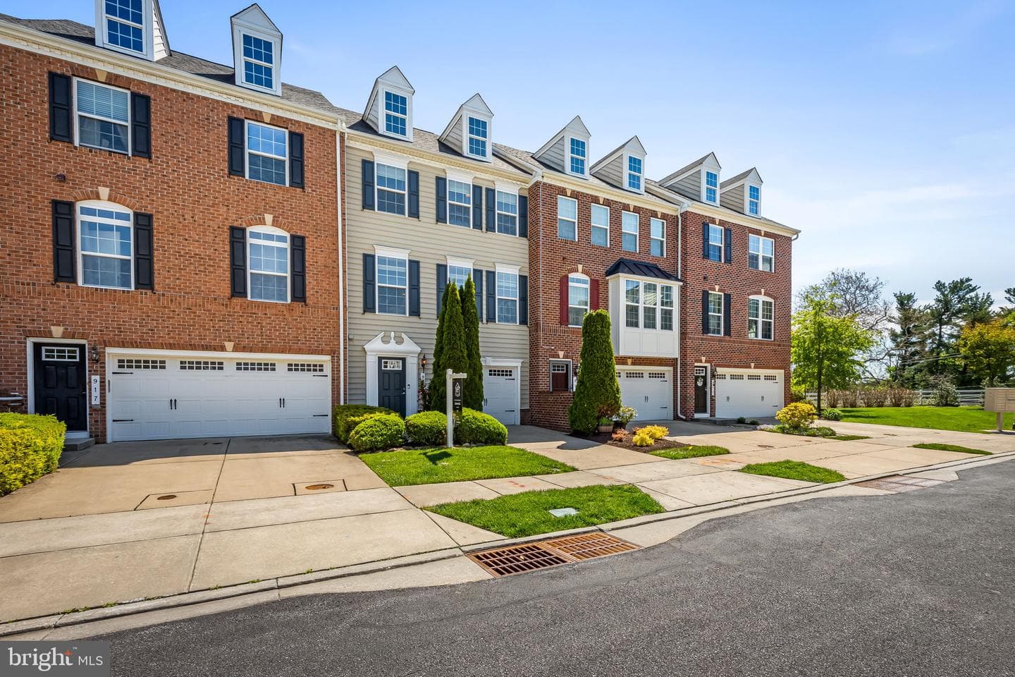 915 Magnolia Blossom Court photo 2