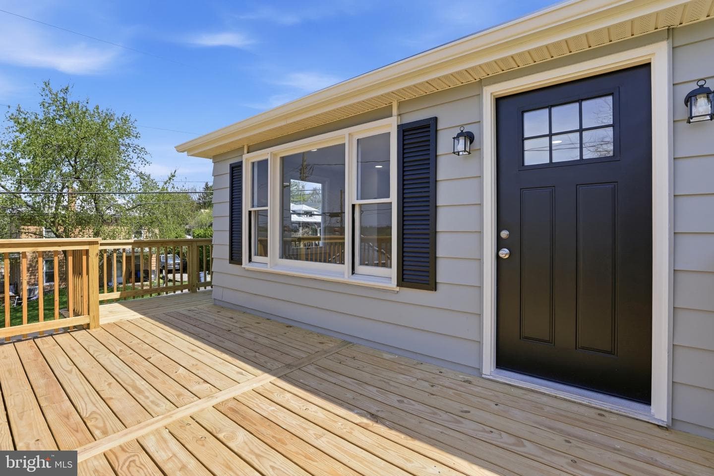 302 E Thomas Street photo 2