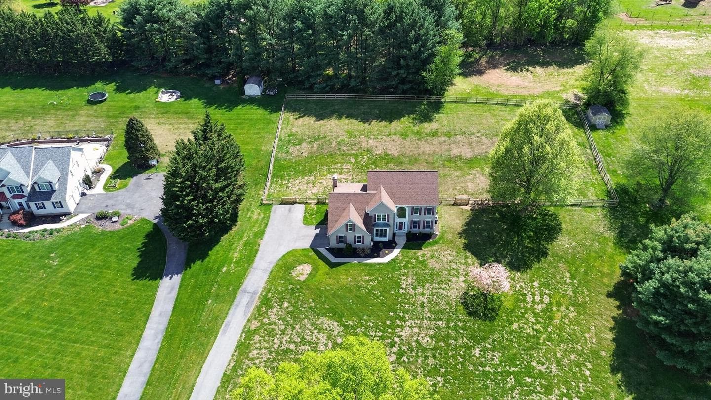 1691 Village Green Drive photo 4