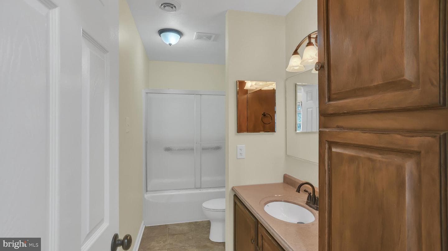 1402 Burnside Drive photo 15
