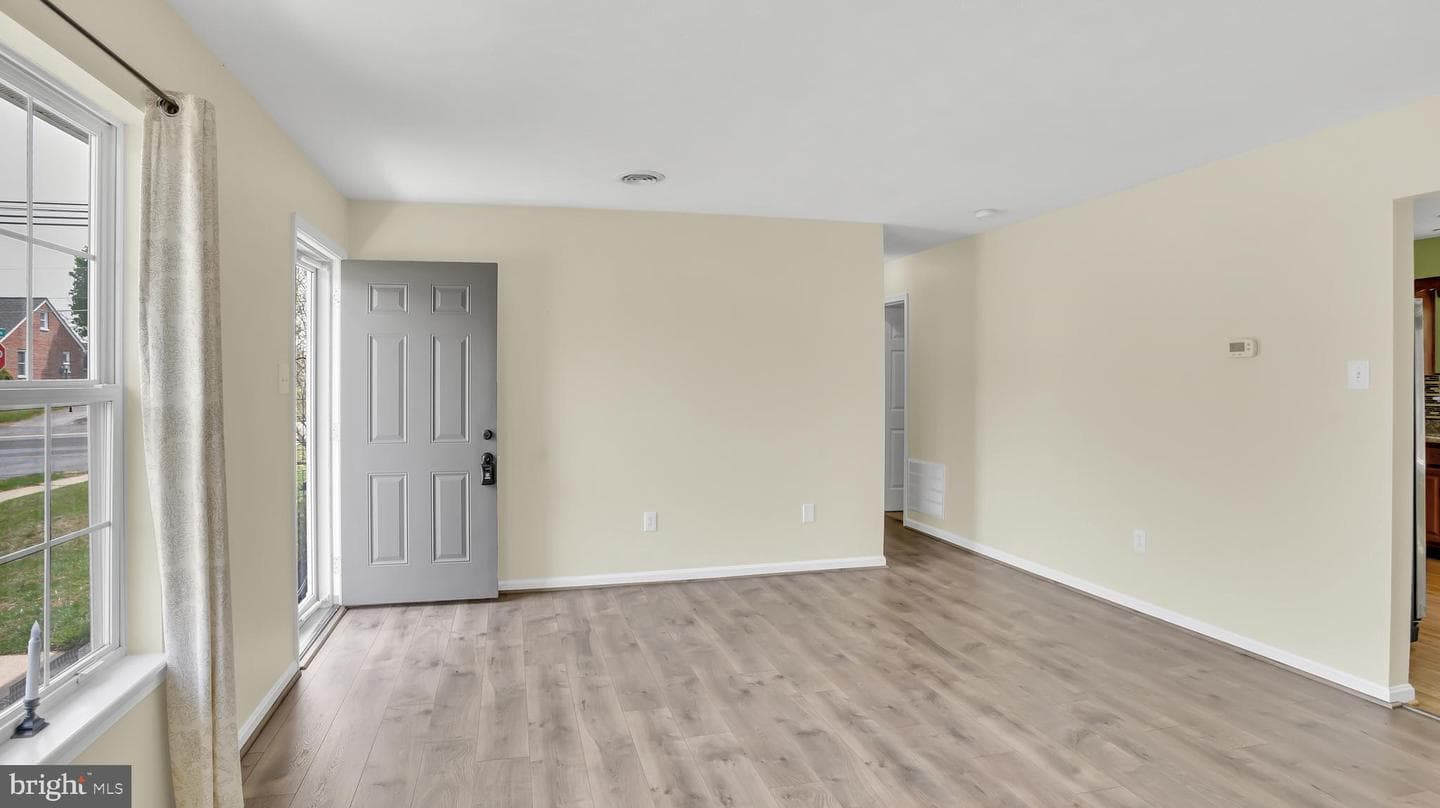 1402 Burnside Drive photo 18