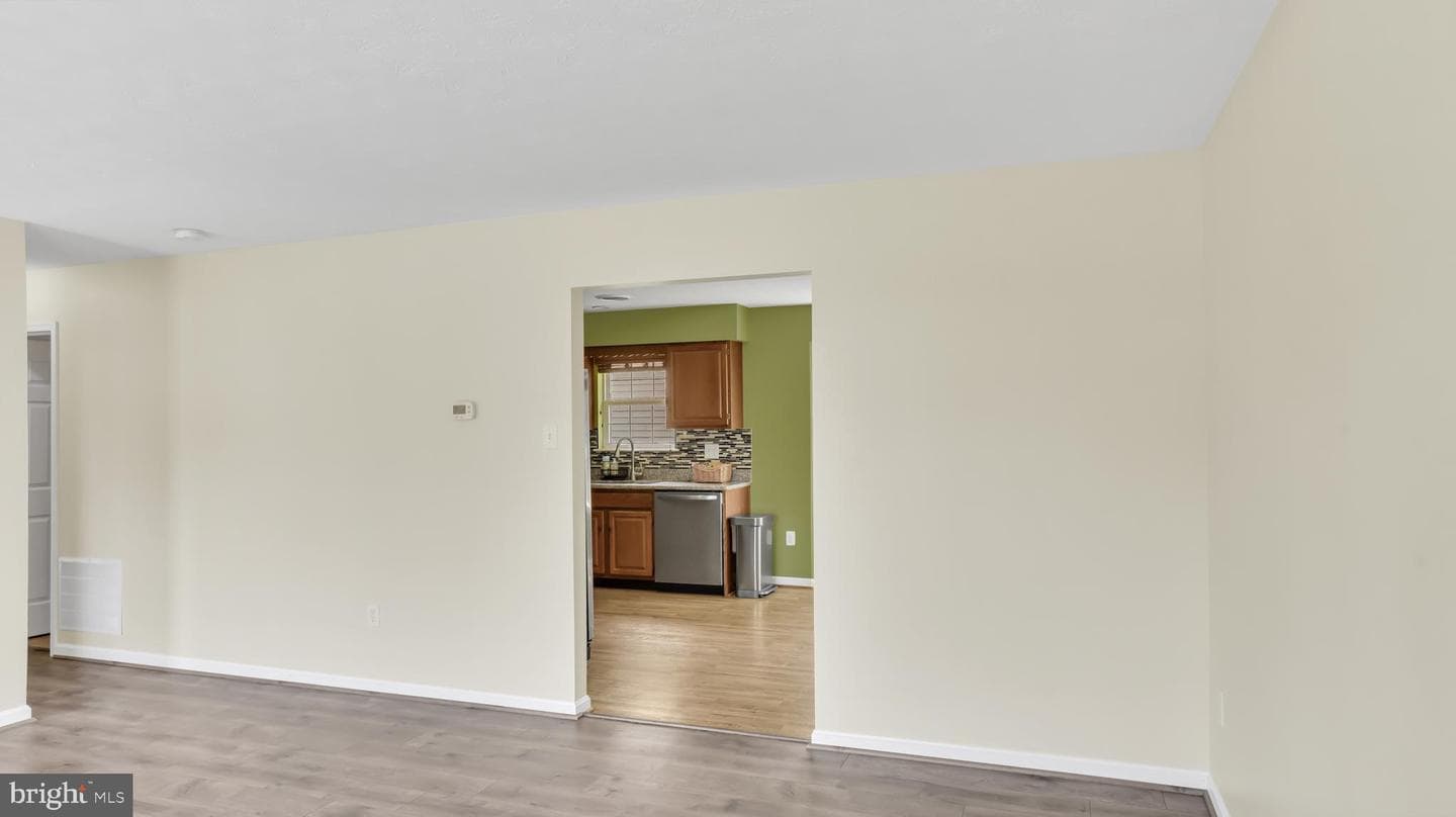 1402 Burnside Drive photo 3