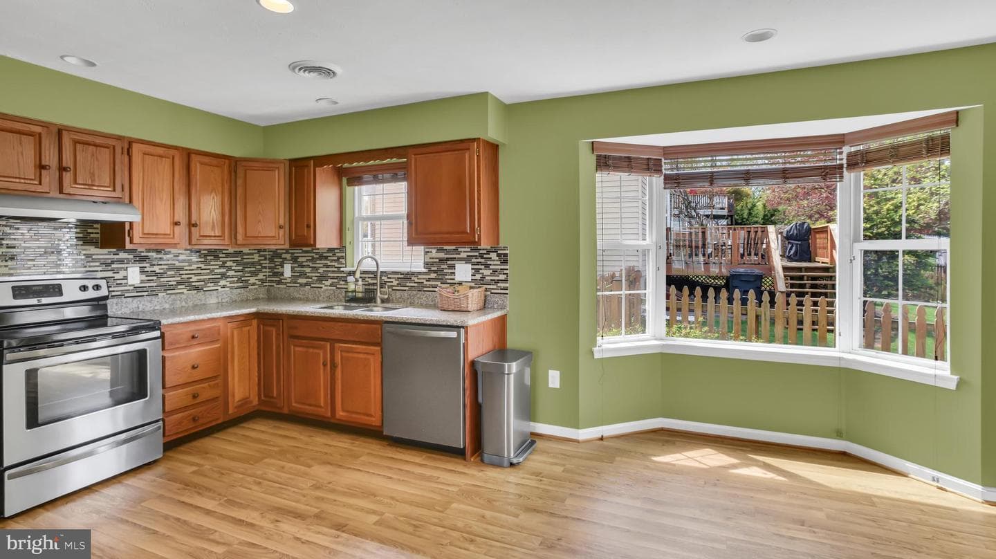 1402 Burnside Drive photo 6