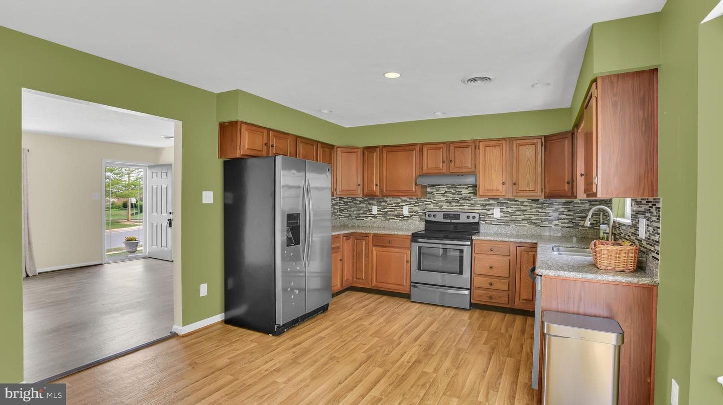 1402 Burnside Drive photo 7