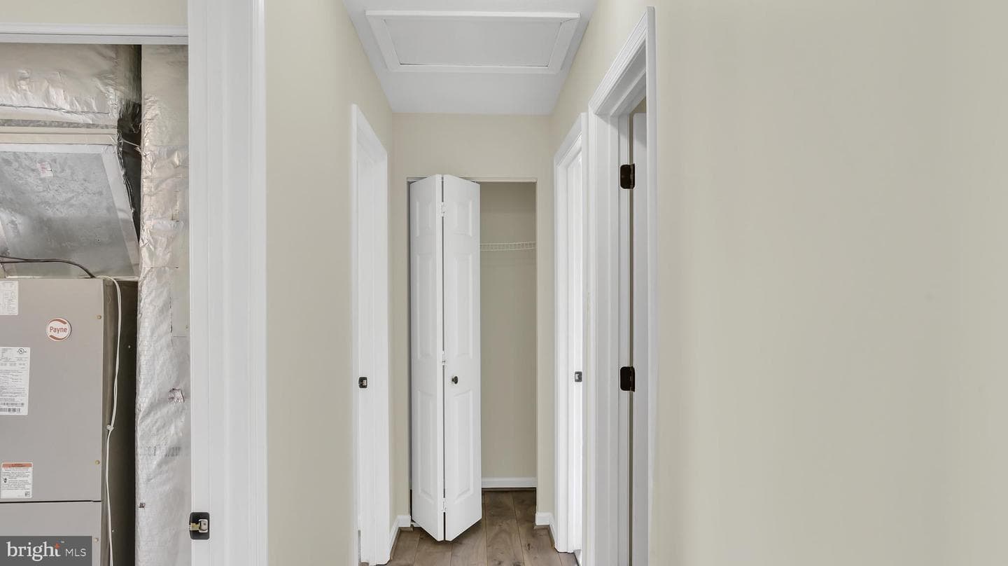 1402 Burnside Drive photo 9