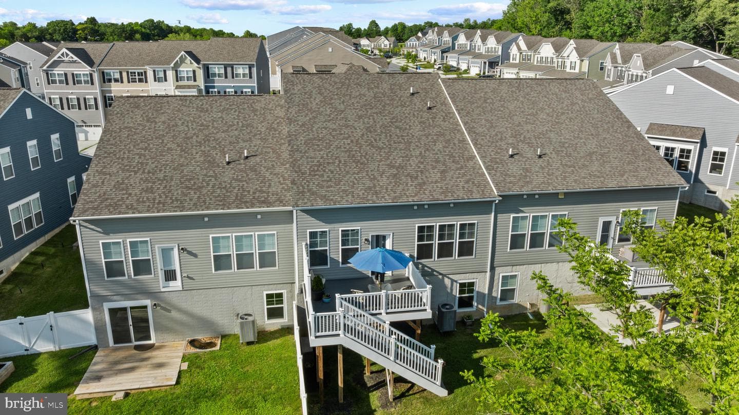 2812 Town View Circle photo 4