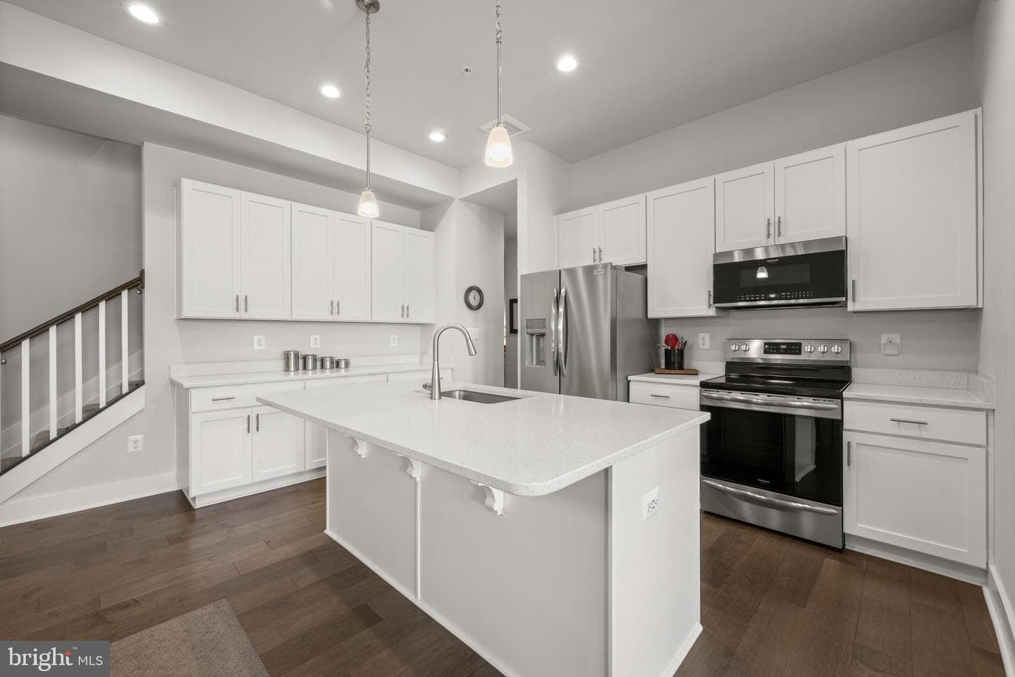 2812 Town View Circle photo 6