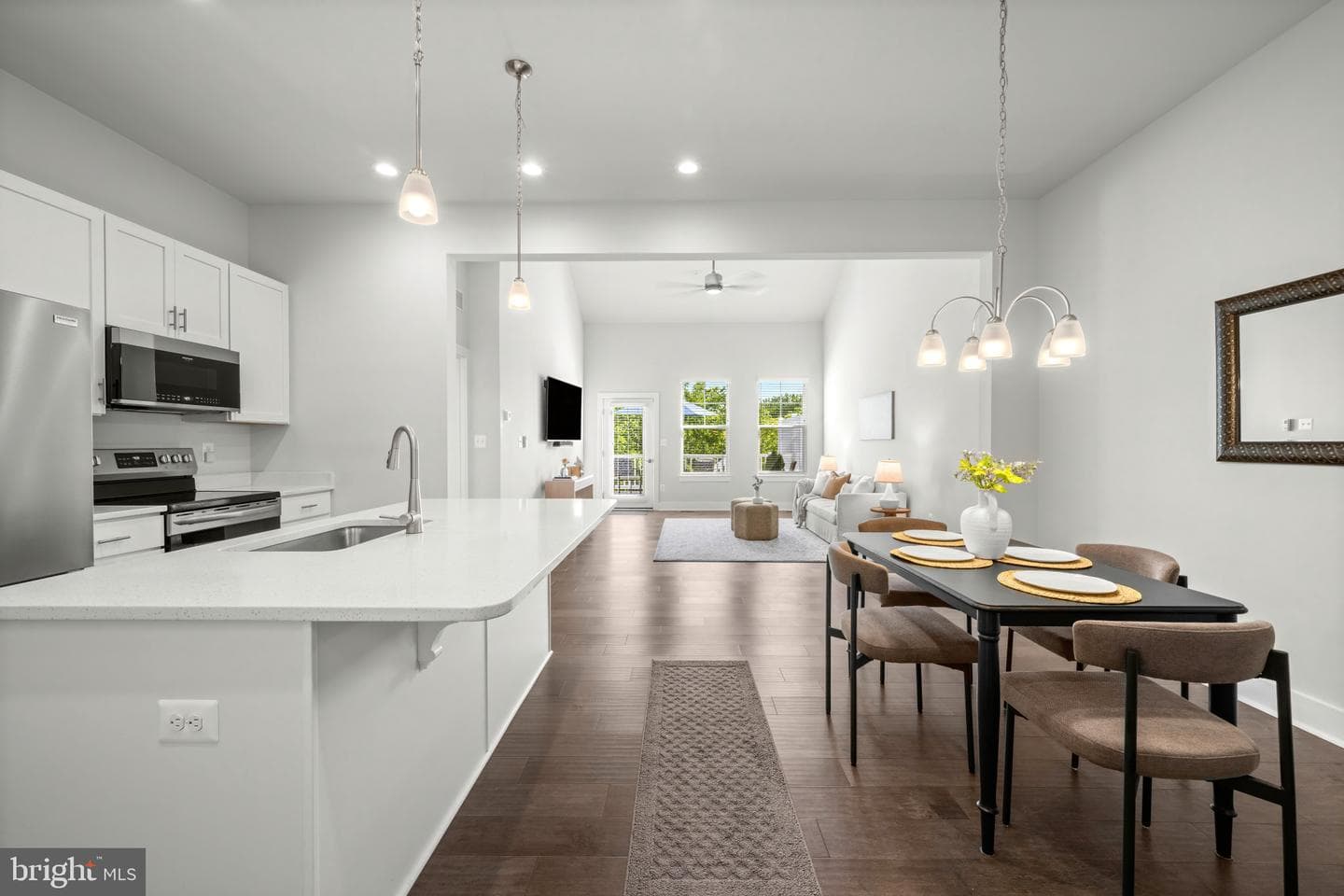 2812 Town View Circle photo 9
