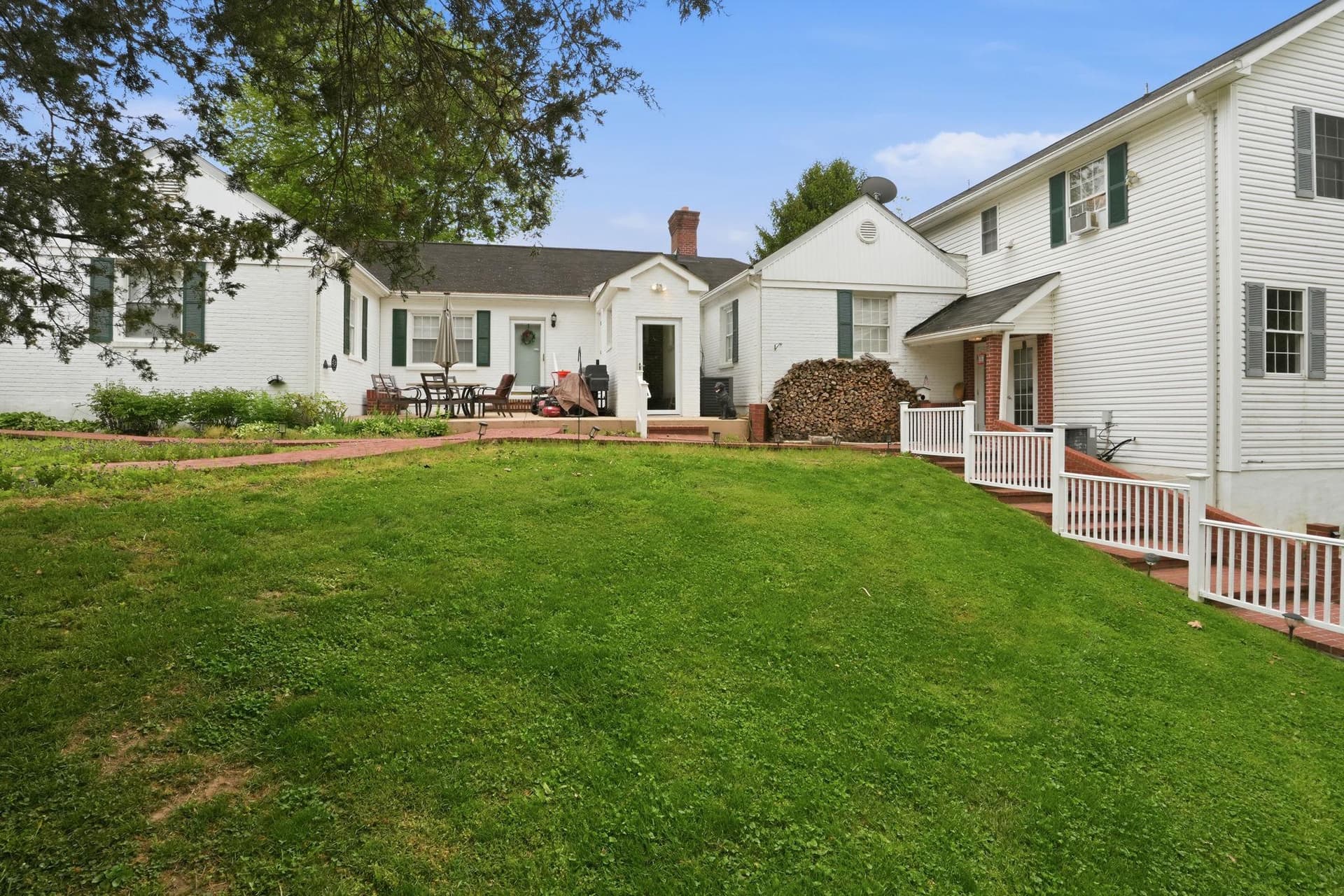 2400 Liberty Road photo 2