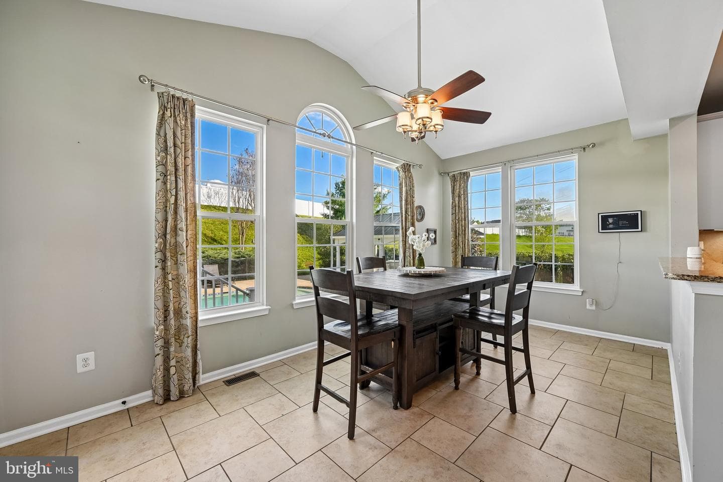 338 Meadow Creek Drive photo 14