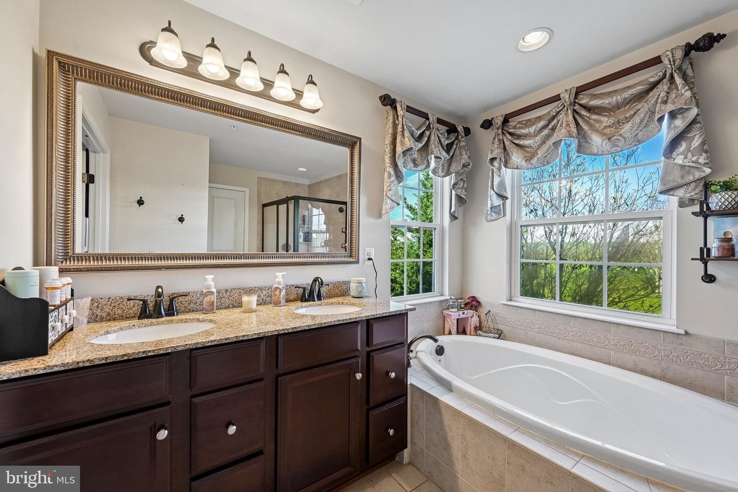 338 Meadow Creek Drive photo 23