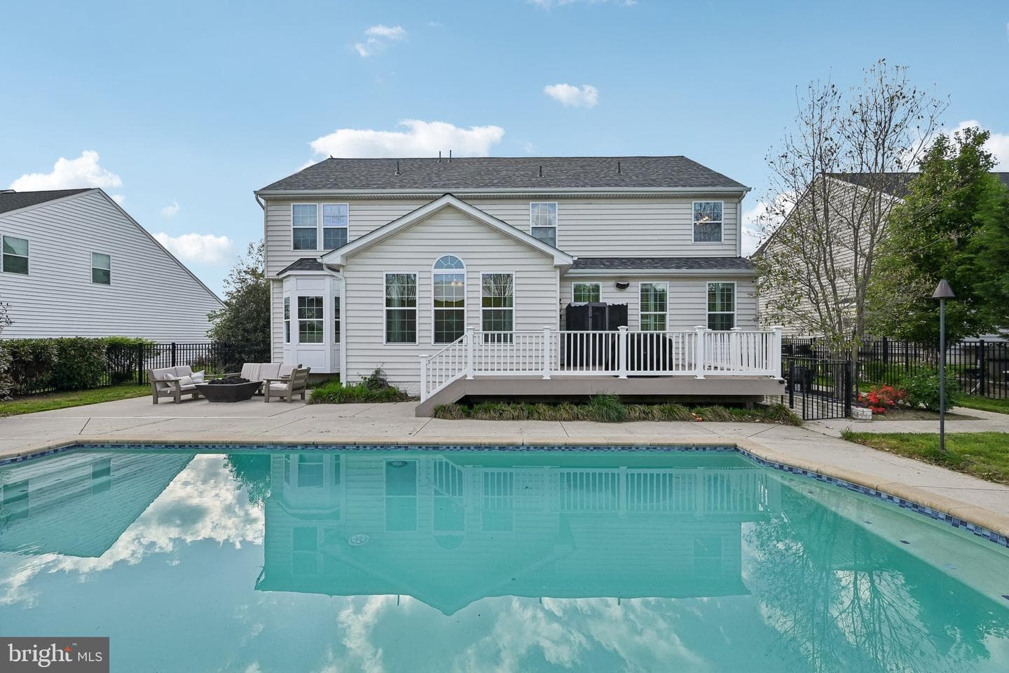 338 Meadow Creek Drive photo 3
