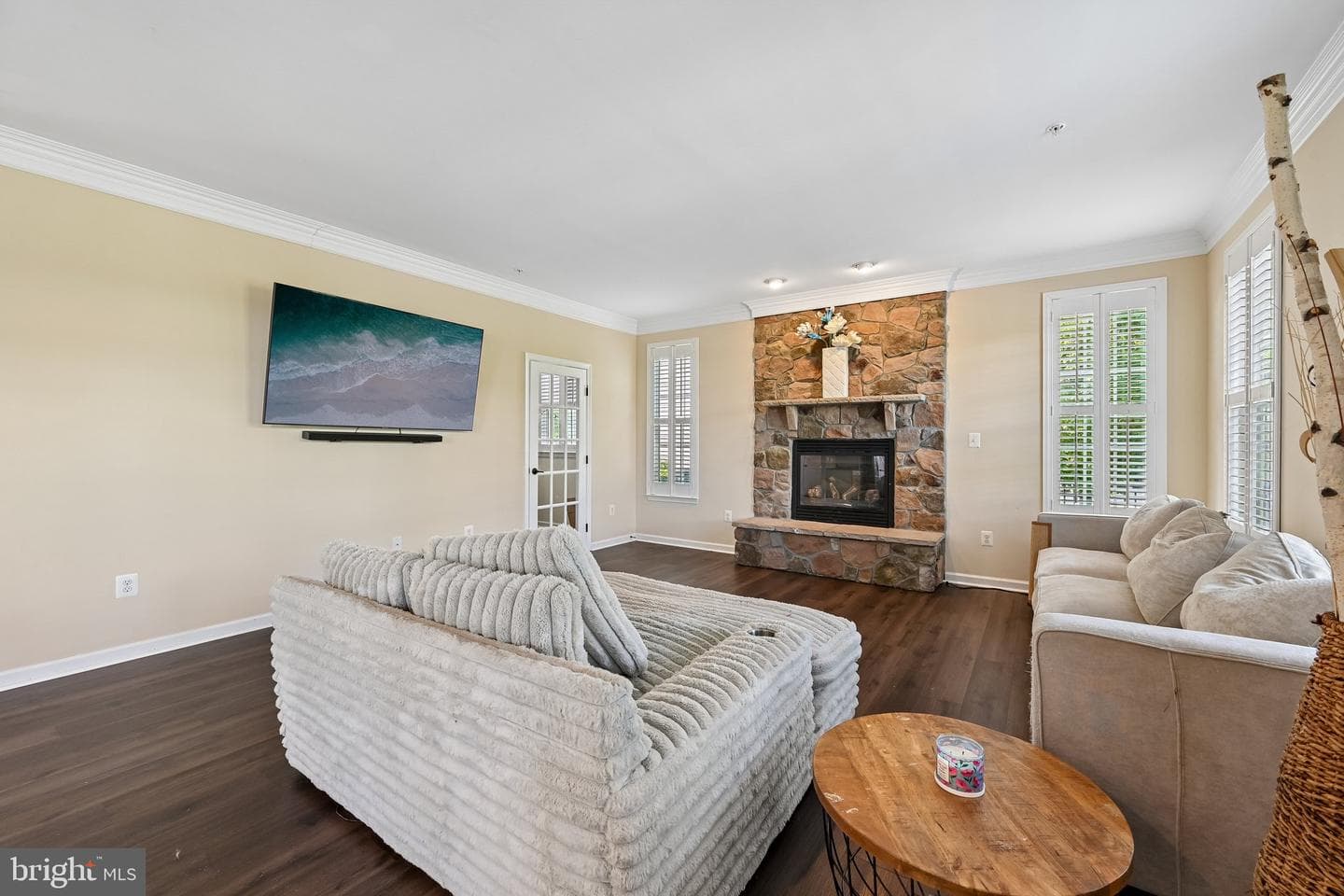 338 Meadow Creek Drive photo 4
