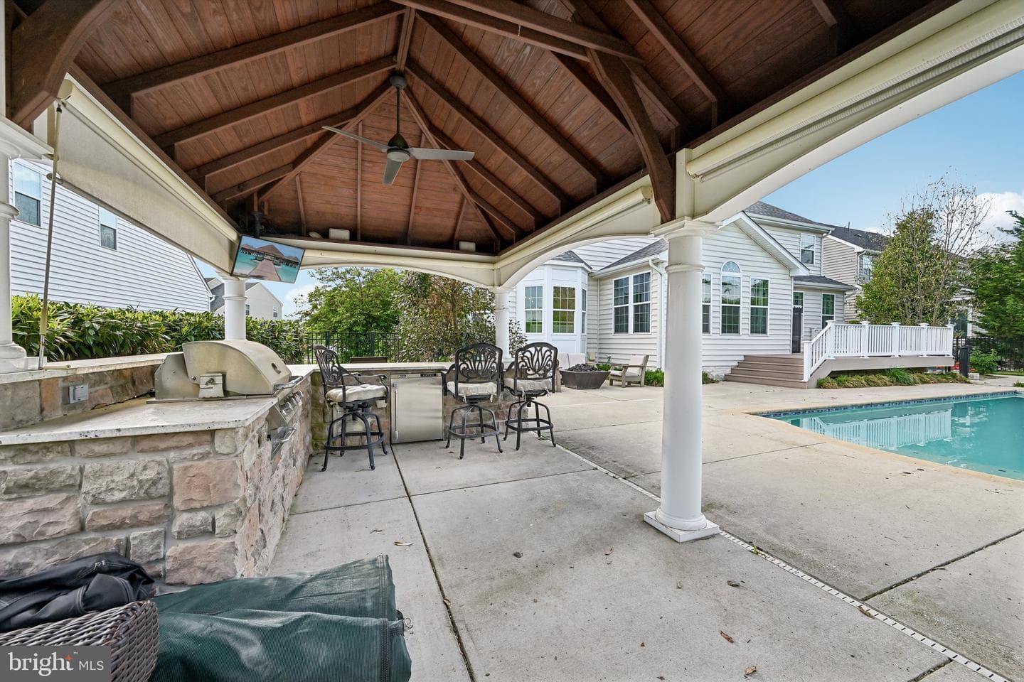 338 Meadow Creek Drive photo 42