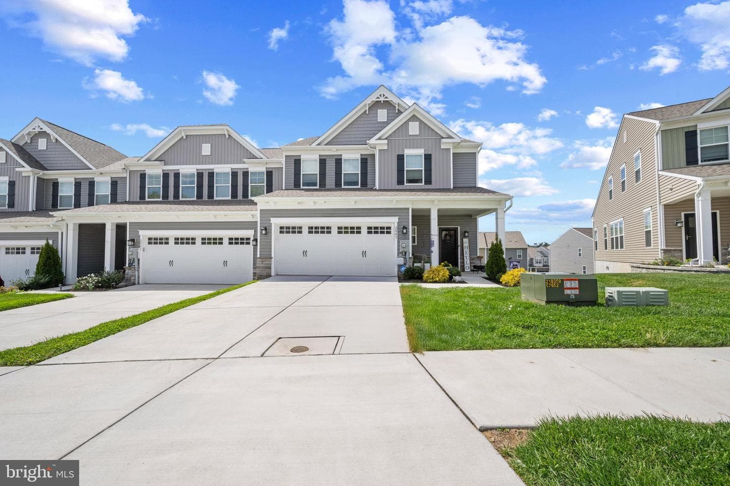 2843 Town View Circle photo 2