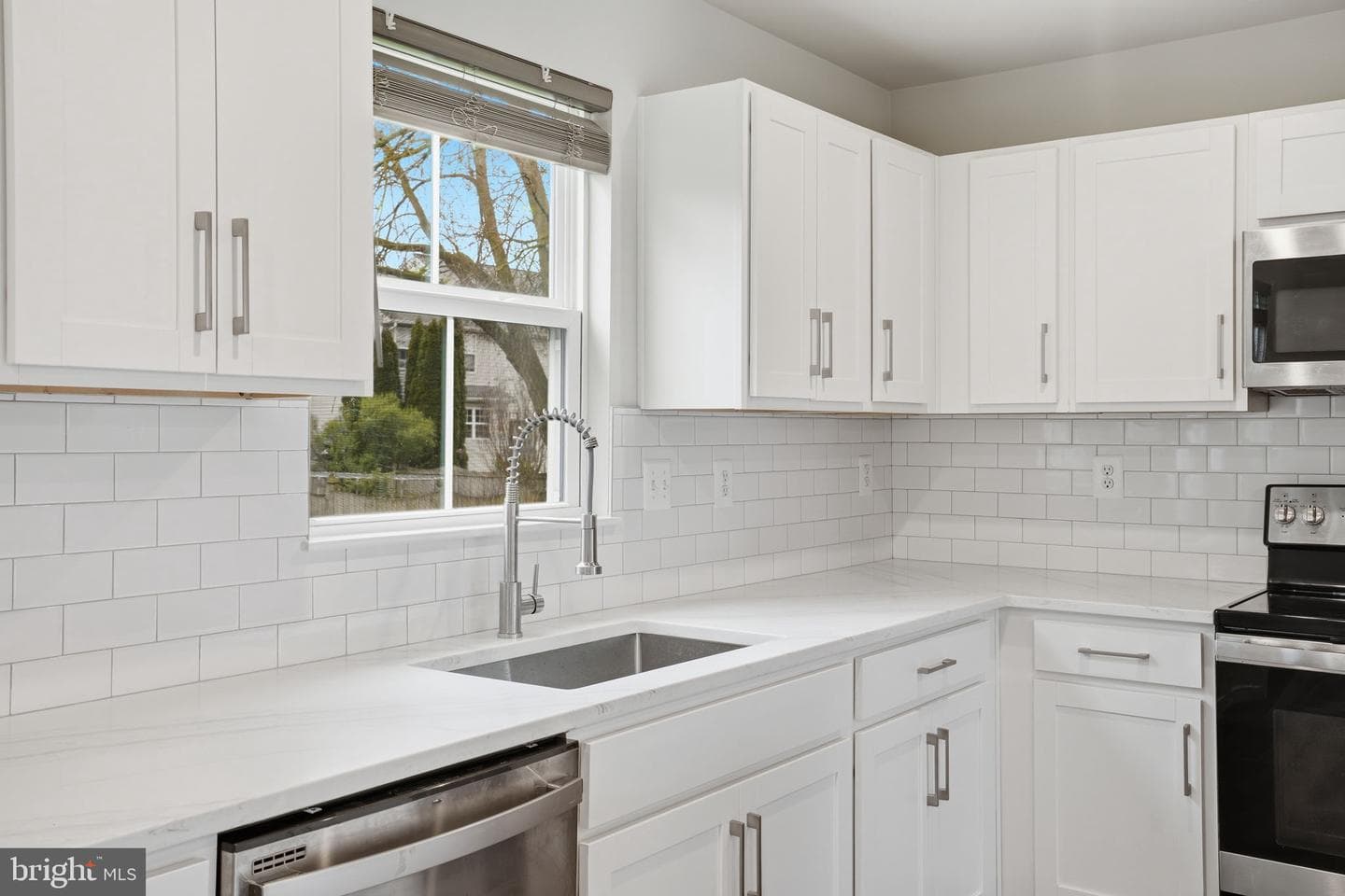 213 Pickett Street photo 17