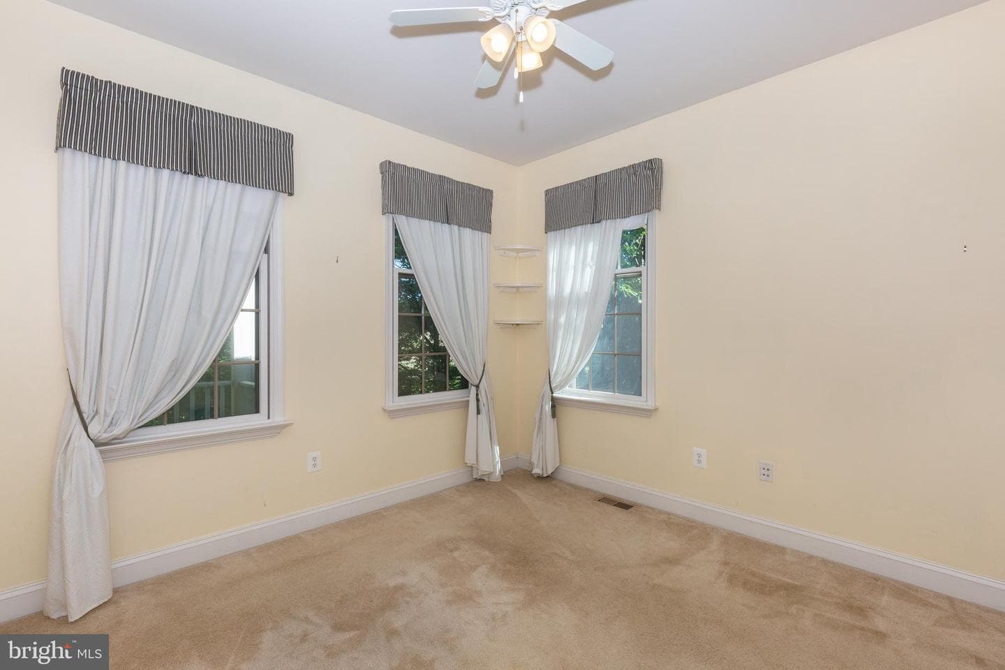 760 Charingworth Road photo 22