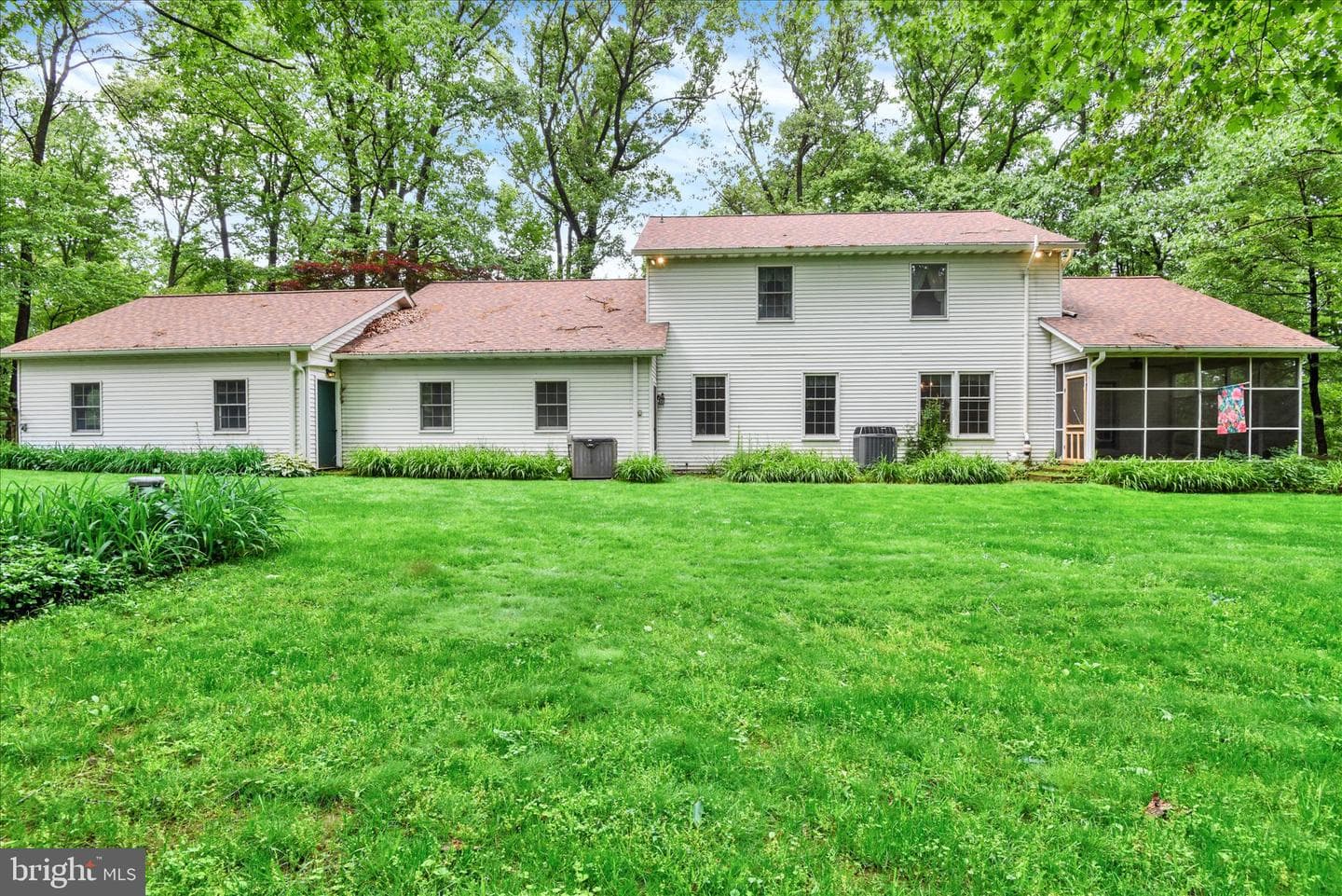 2055 Manchester Road photo 12
