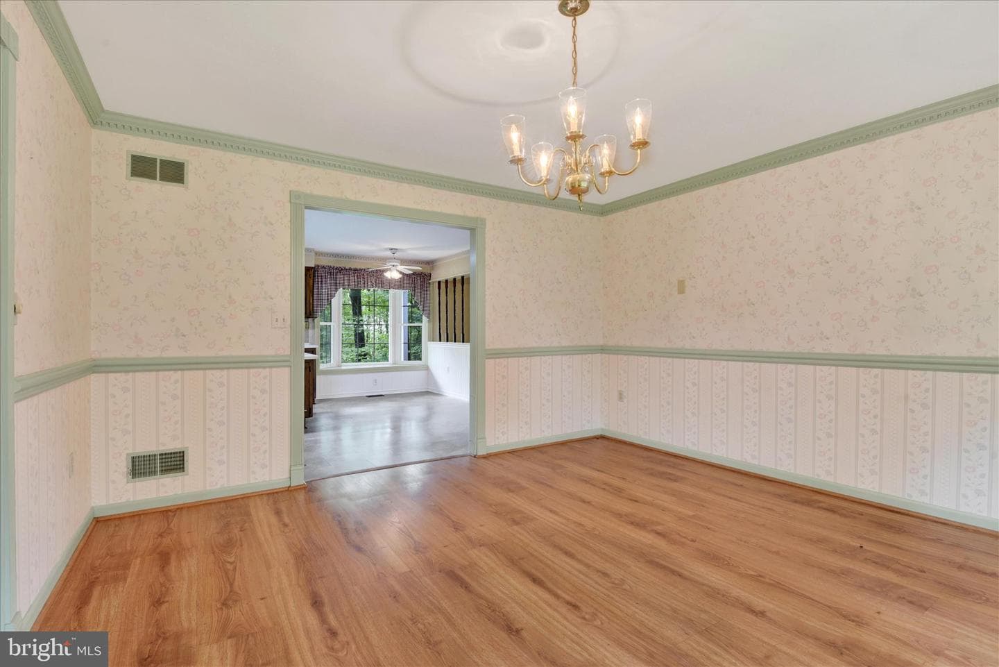 2055 Manchester Road photo 31