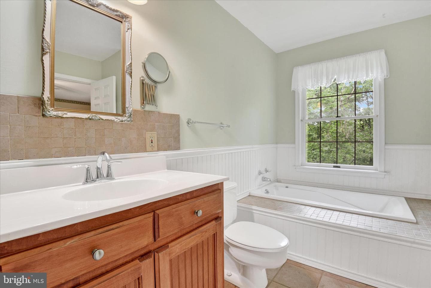 2055 Manchester Road photo 48