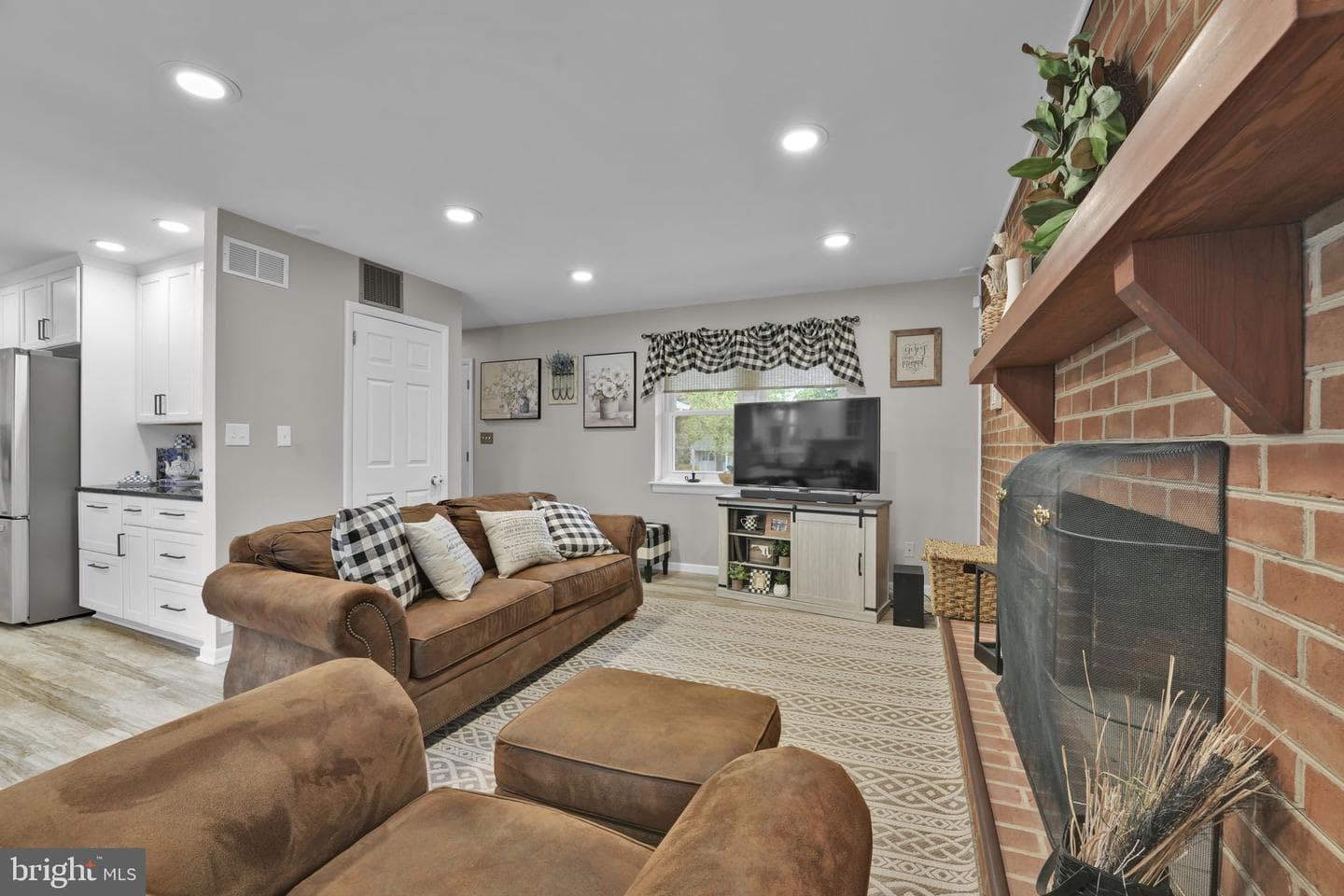 1812 Miller Drive photo 12