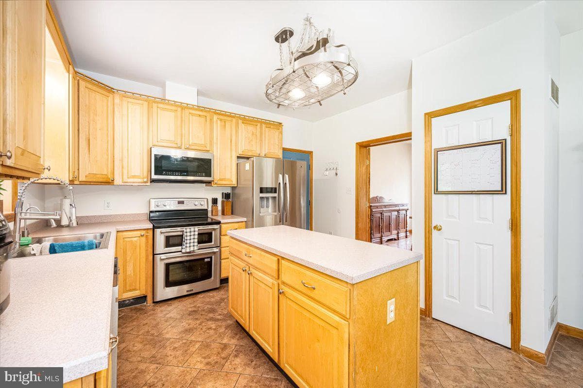 2402 Windisch Drive photo 13