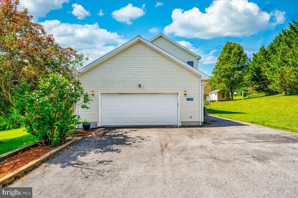 2402 Windisch Drive photo 67