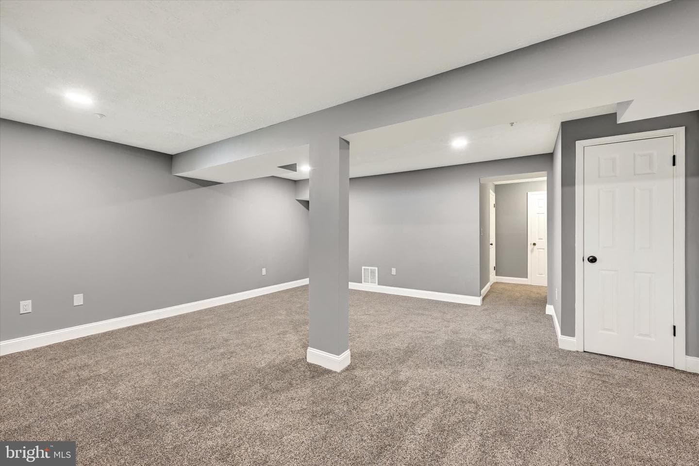 711 Medinah Circle photo 15