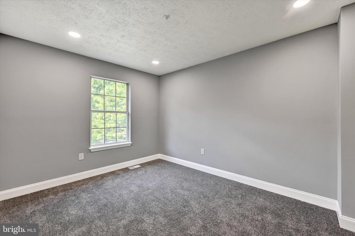 711 Medinah Circle photo 24