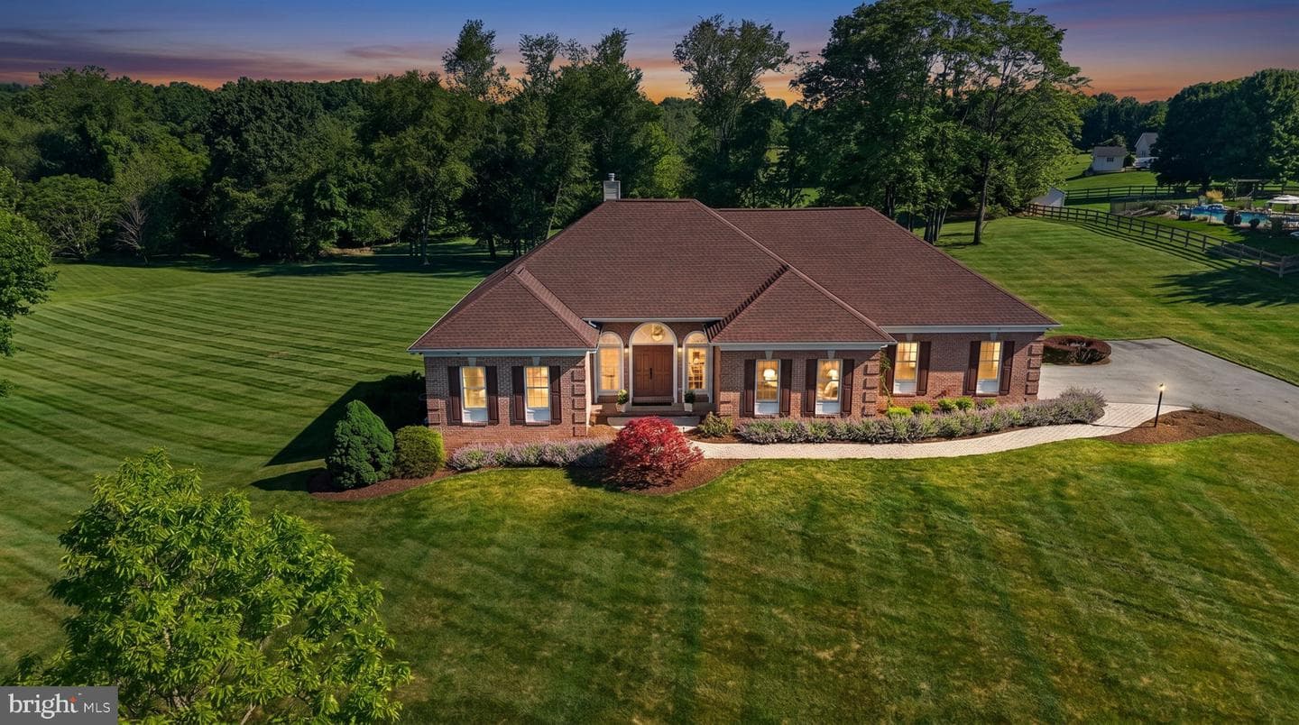 710 Waters Edge Court photo 2