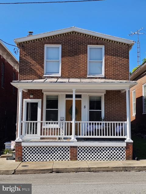 8 Broadway Street E
