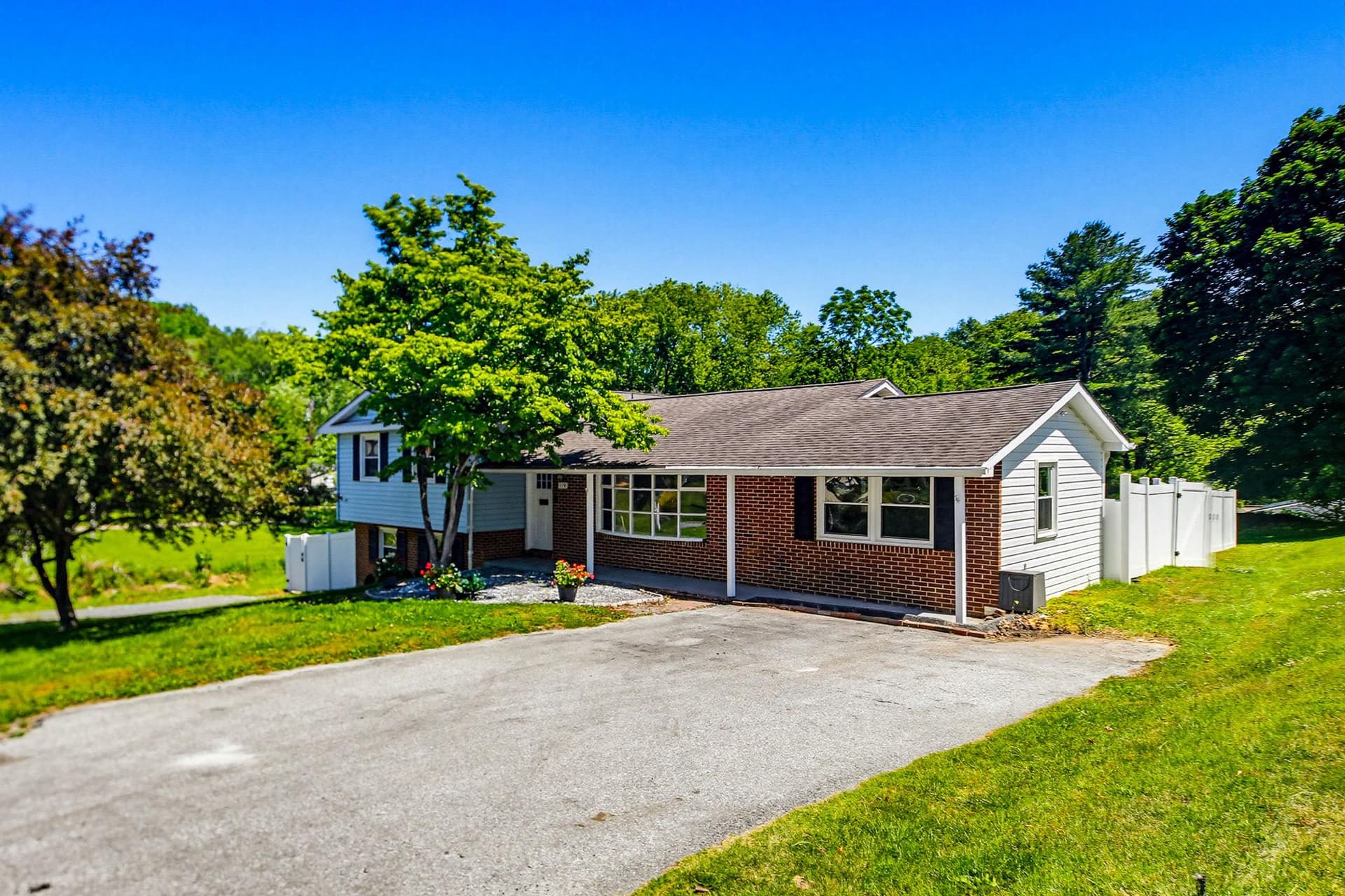 119 Schoolhouse Road photo 3