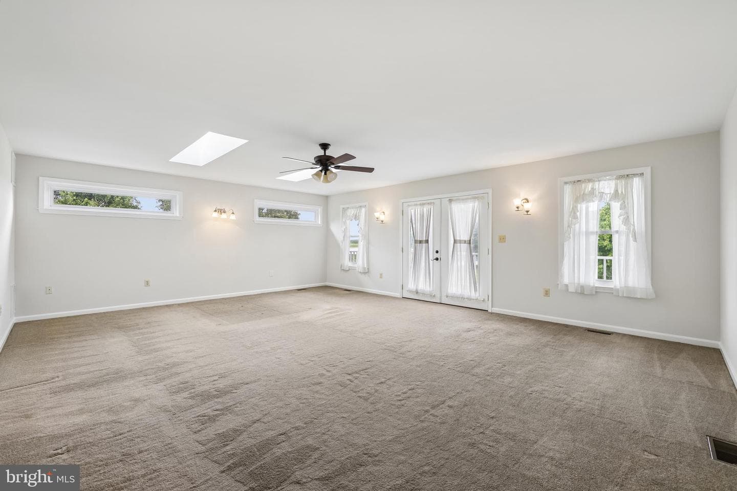 902 Clauser Court photo 4