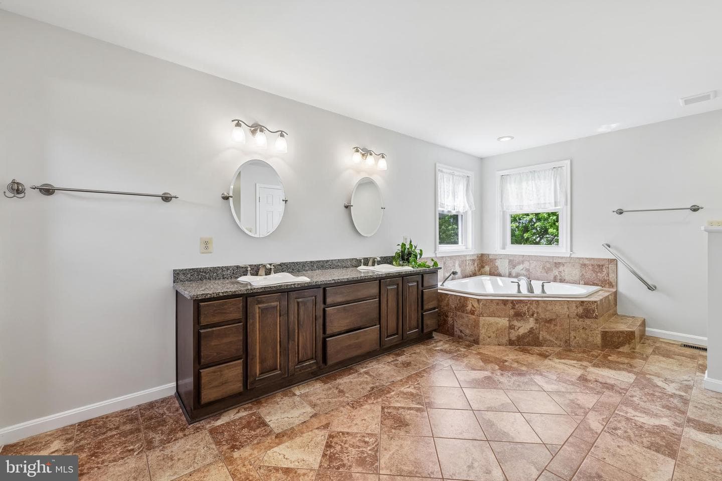 902 Clauser Court photo 43