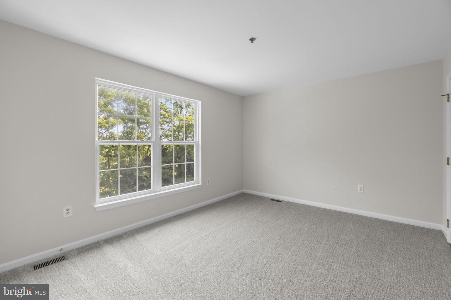 129 N Towne Court photo 12