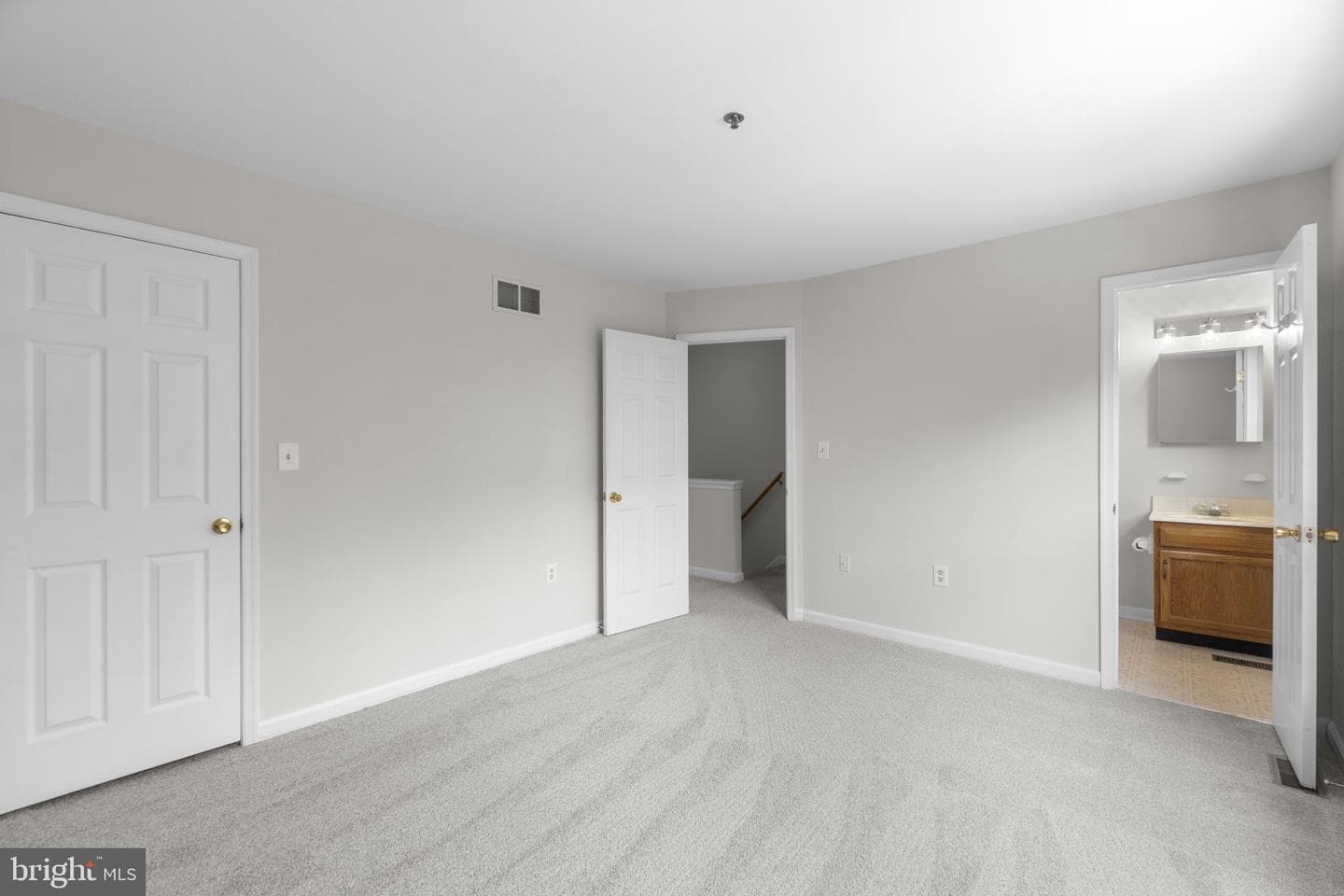 129 N Towne Court photo 13