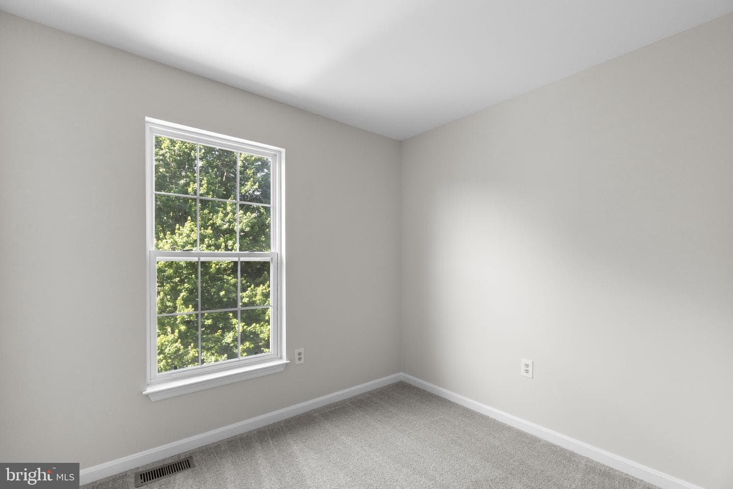 129 N Towne Court photo 15