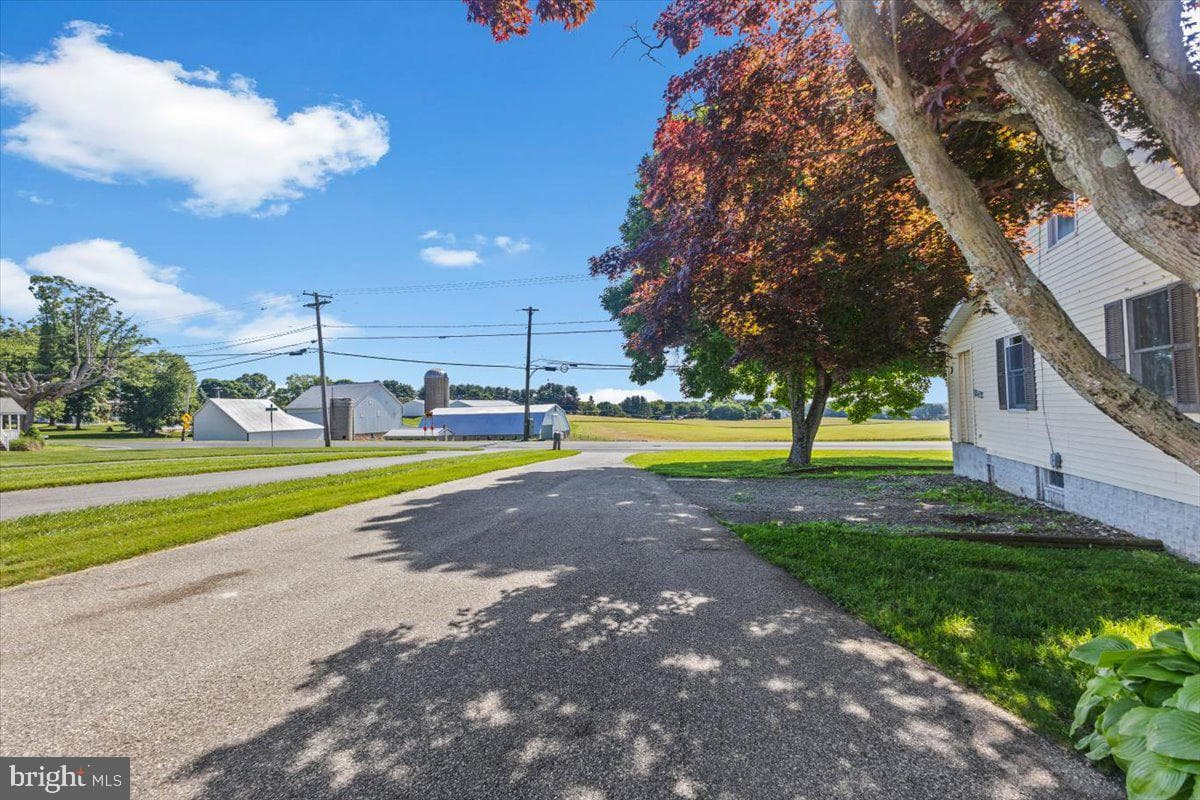6824 Woodbine Road photo 37