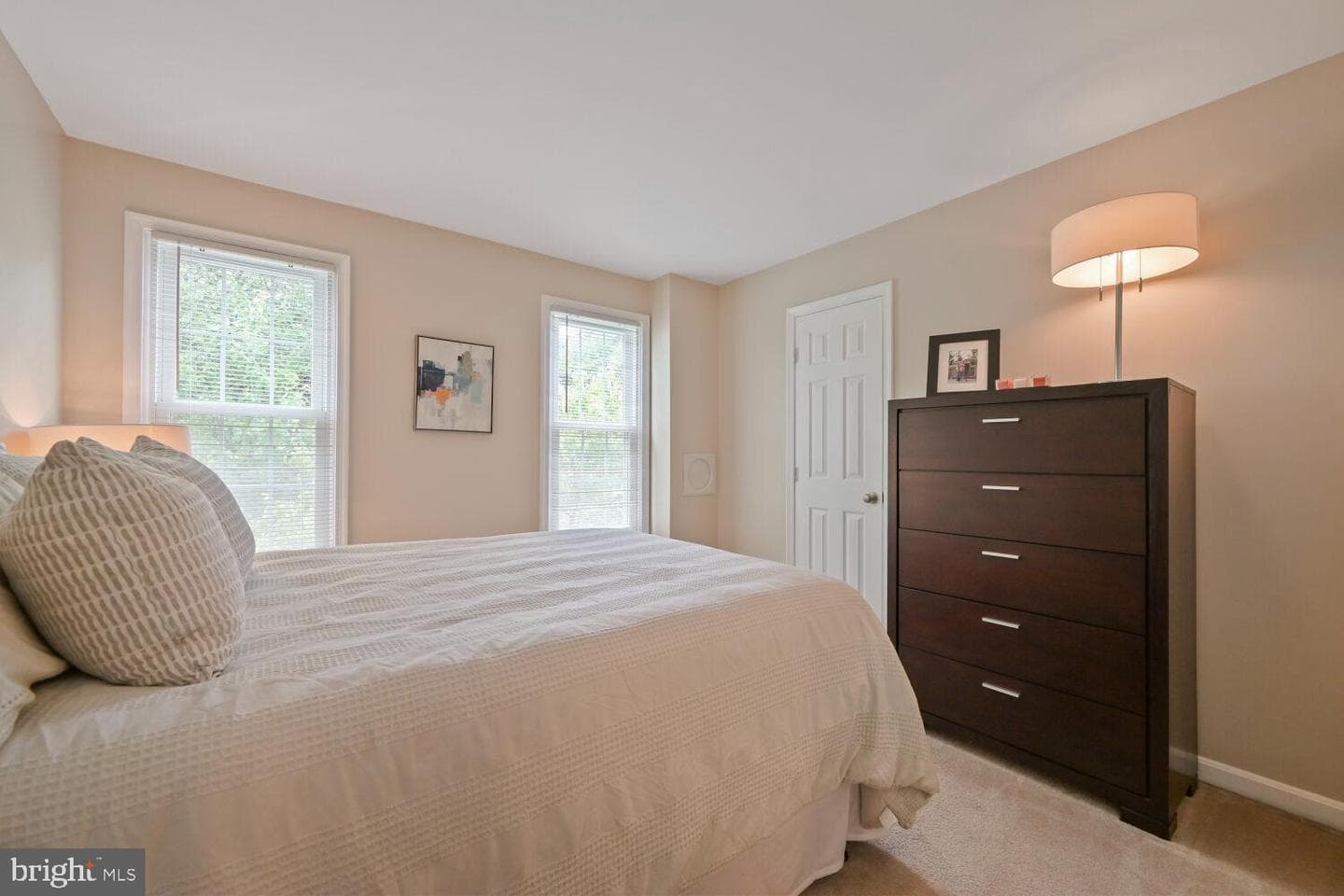 2074 Hammond Avenue photo 32